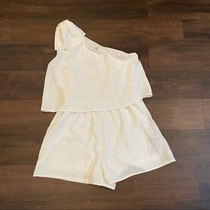 NEW Entro White One Shoulder Romper Large